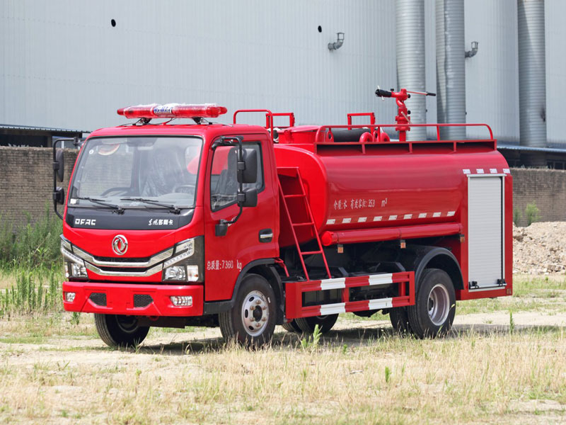 东风4.5吨洒水罐消防车