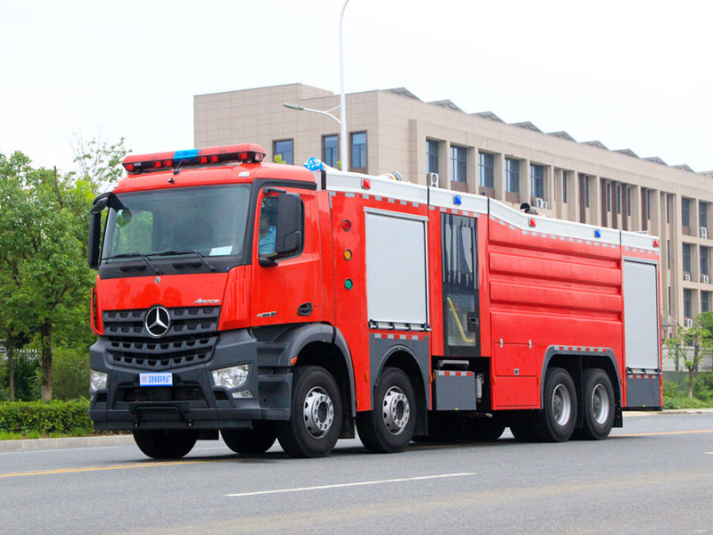 奔驰城市主战消防车