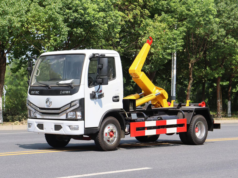 蓝牌东风多利卡5方勾臂垃圾车