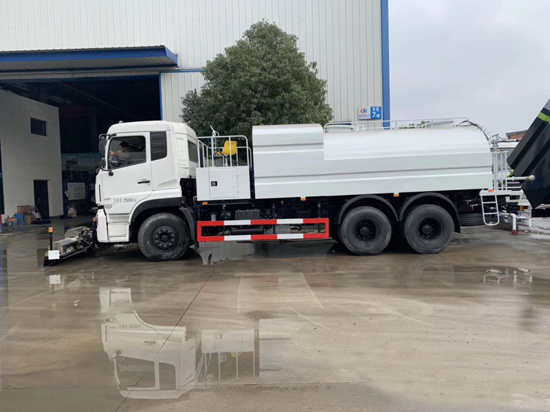  13方东风天龙 后双桥路面清洗车