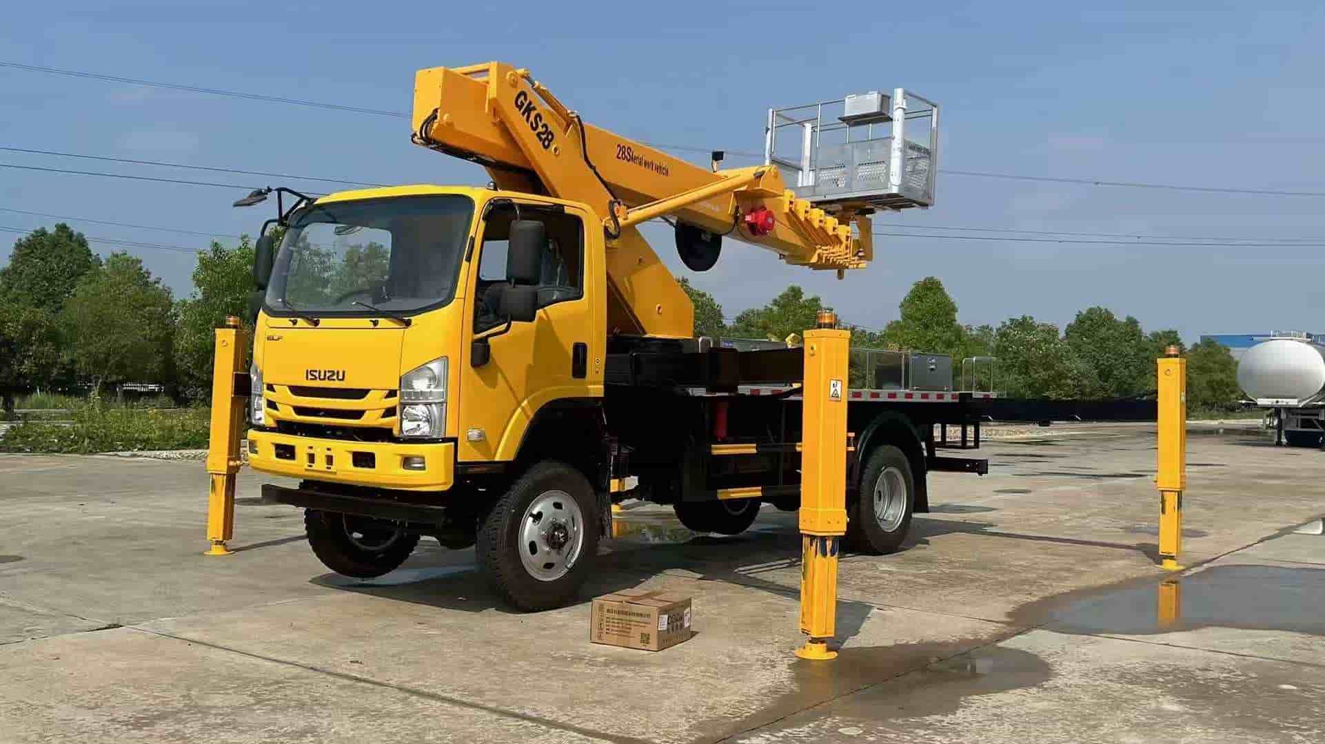 五十铃28米高空作业车伸缩臂​出口车型