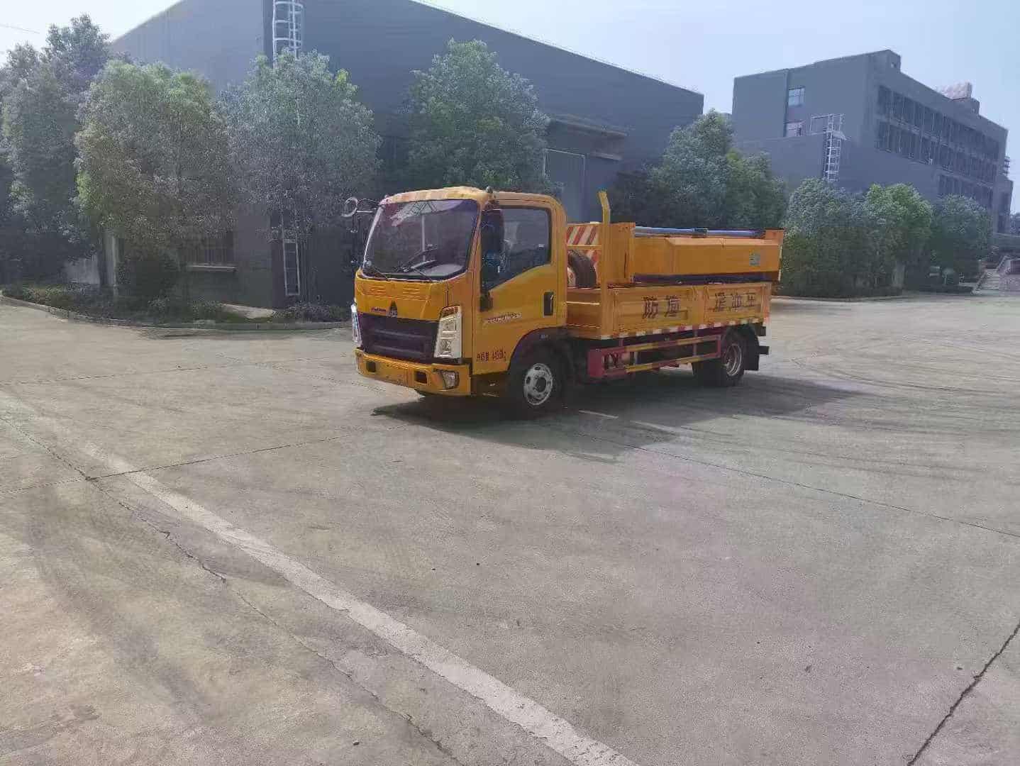 重汽蓝牌100K防撞缓冲车