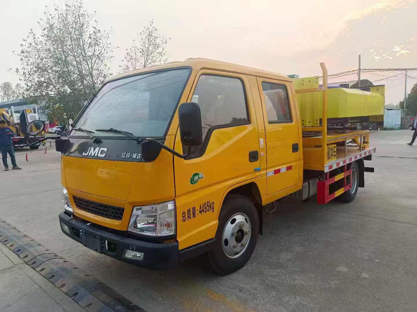 江铃蓝牌100K防撞缓冲车