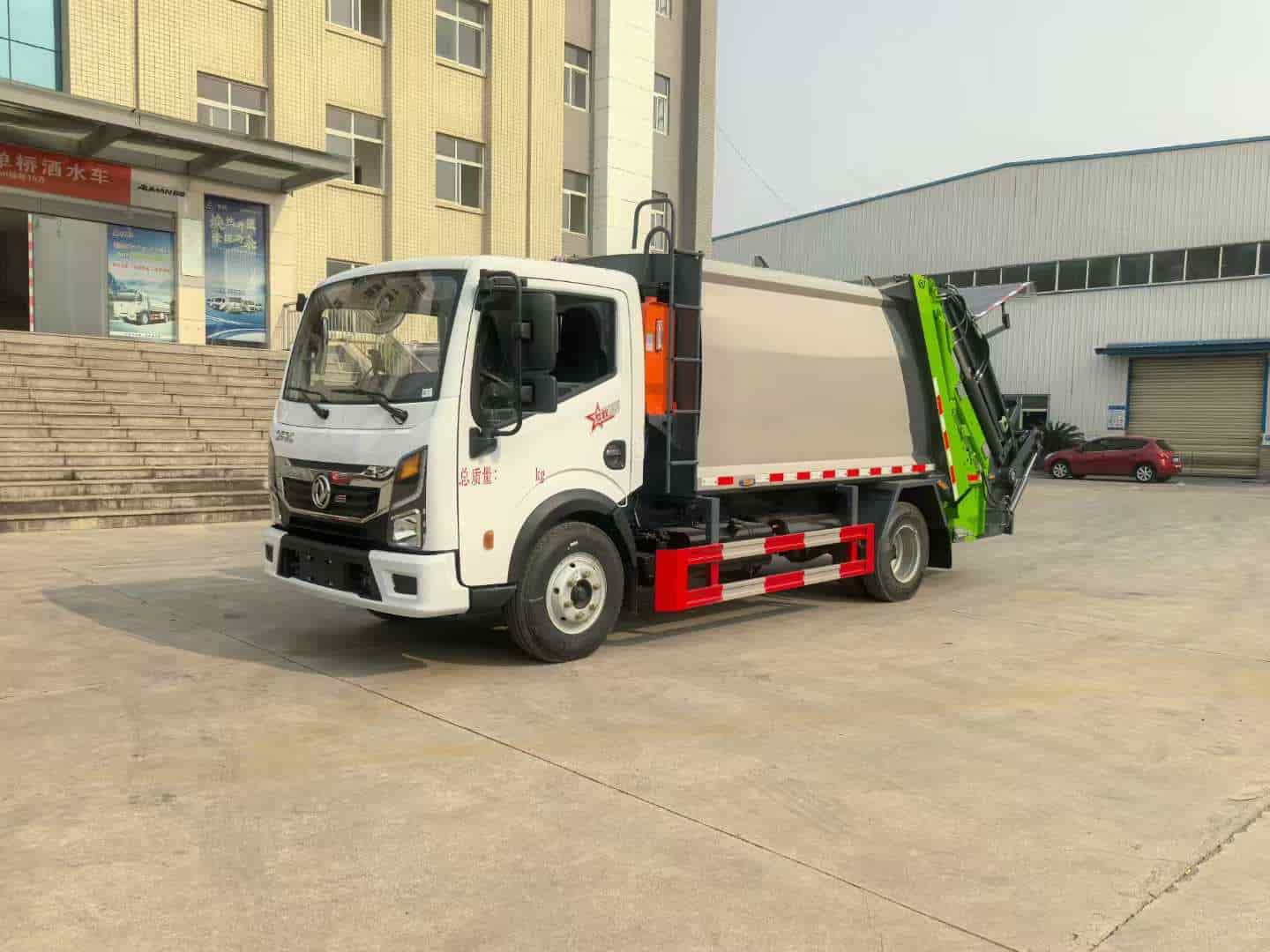 新款东风多利卡D6压缩垃圾车7方