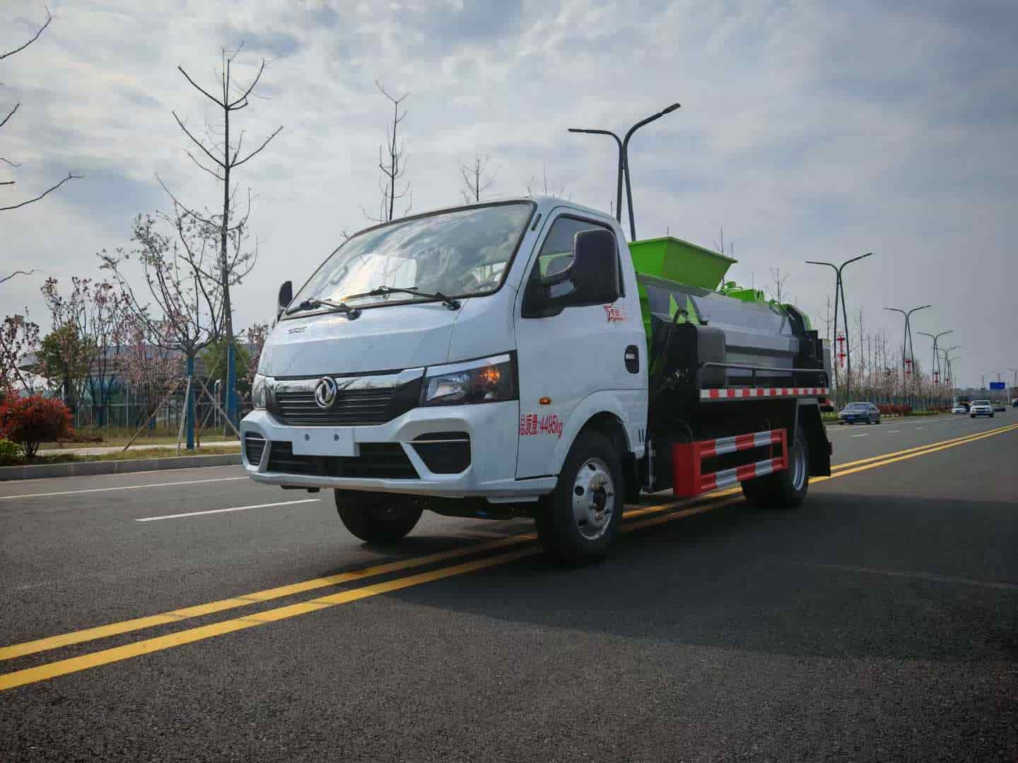 东风途逸餐厨垃圾车