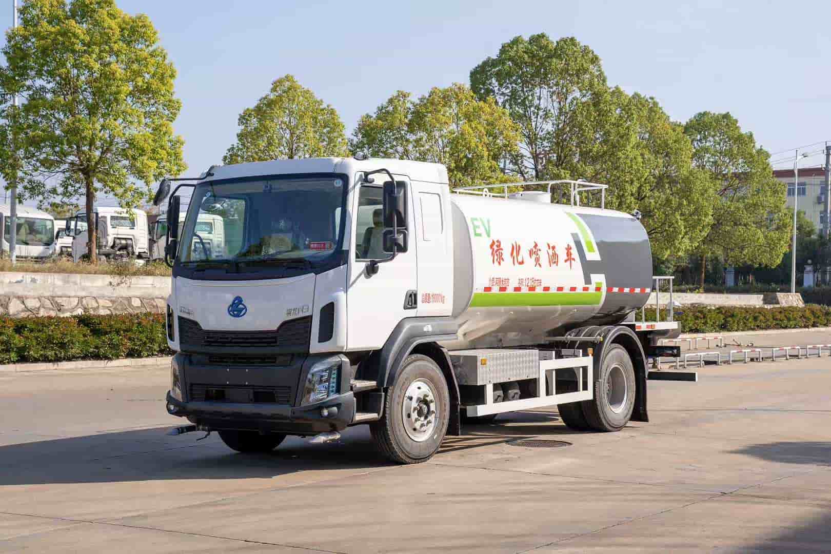 13方柳汽纯电动洒水车