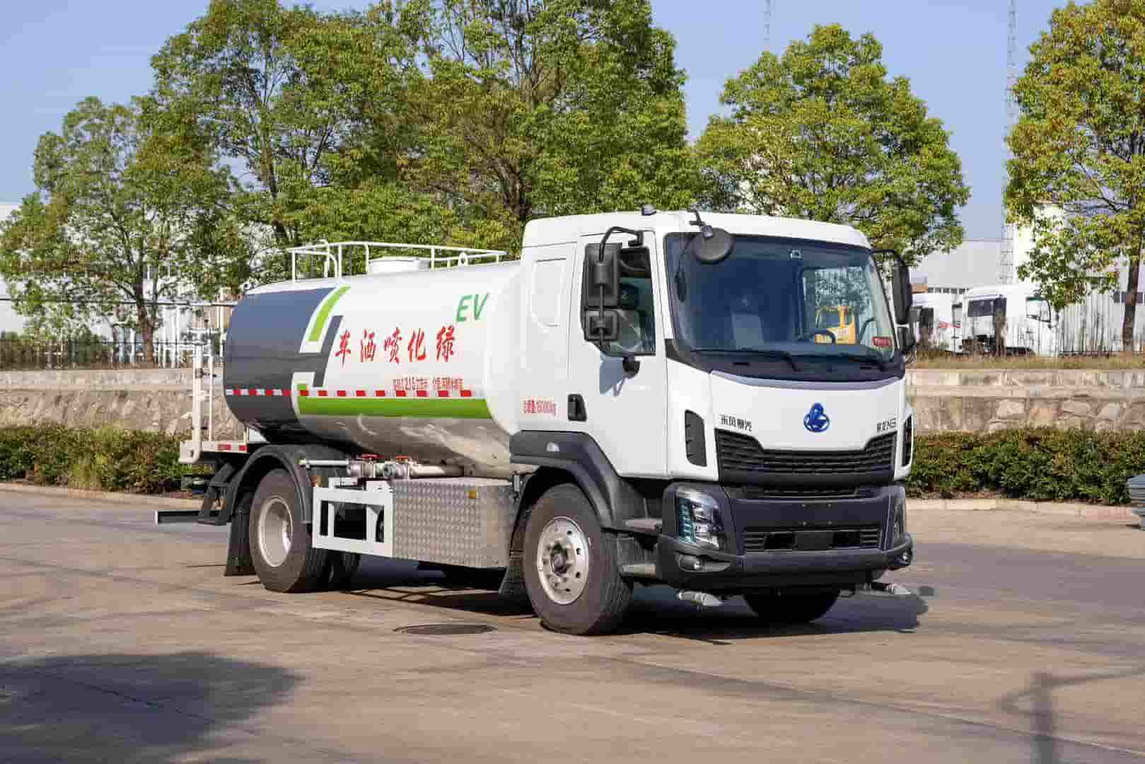 柳汽纯电动洒水车