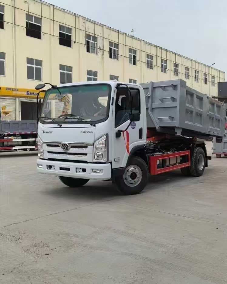 三环创客蓝牌钩臂式垃圾车