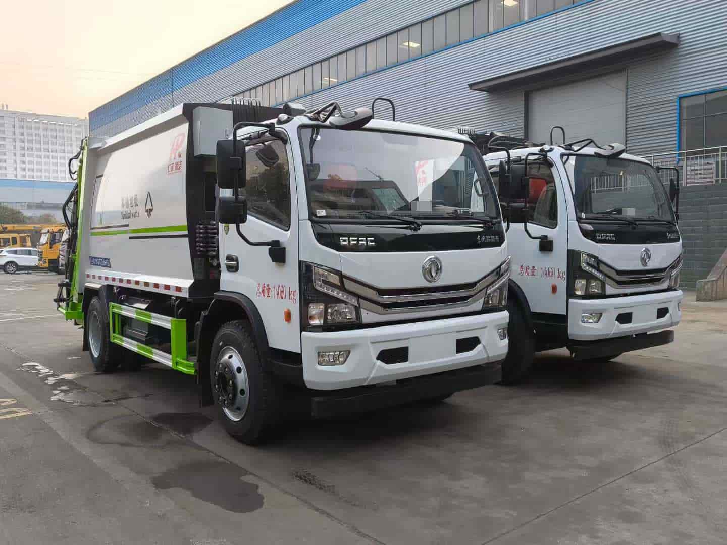 东风多利卡12立方压缩垃圾车