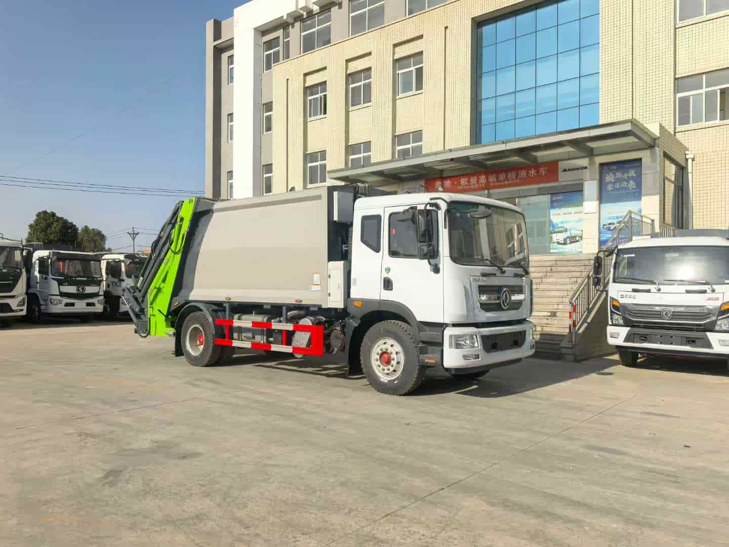 东风D9多利卡15方压缩垃圾车