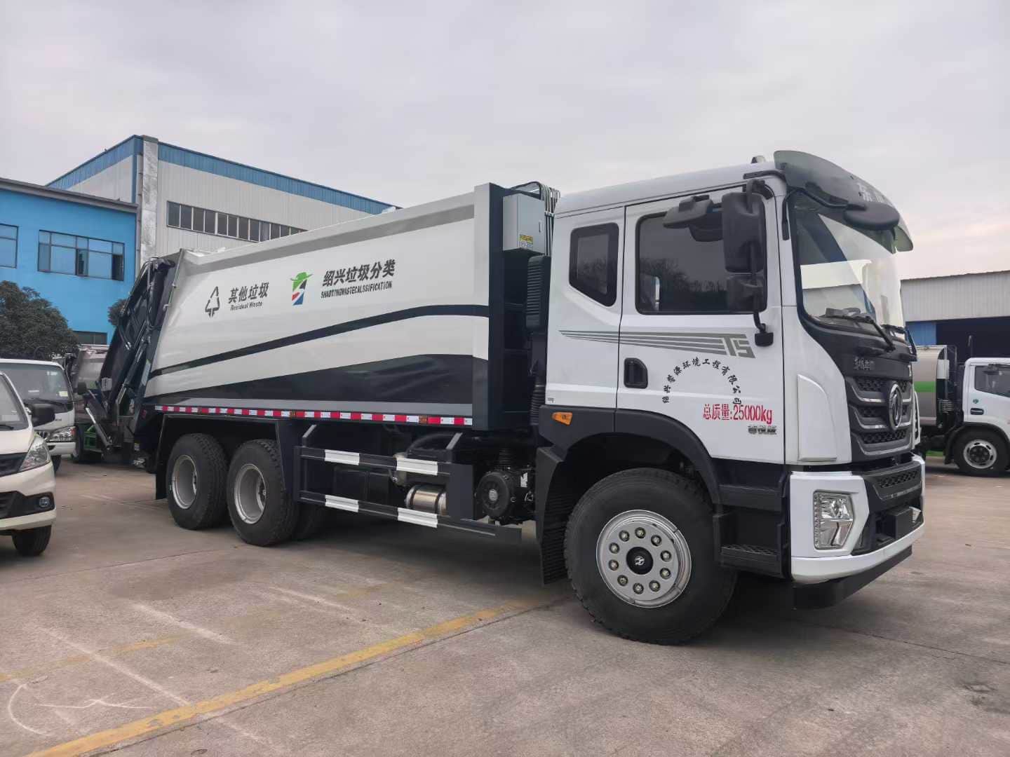 东风华神后双桥23方压缩垃圾车