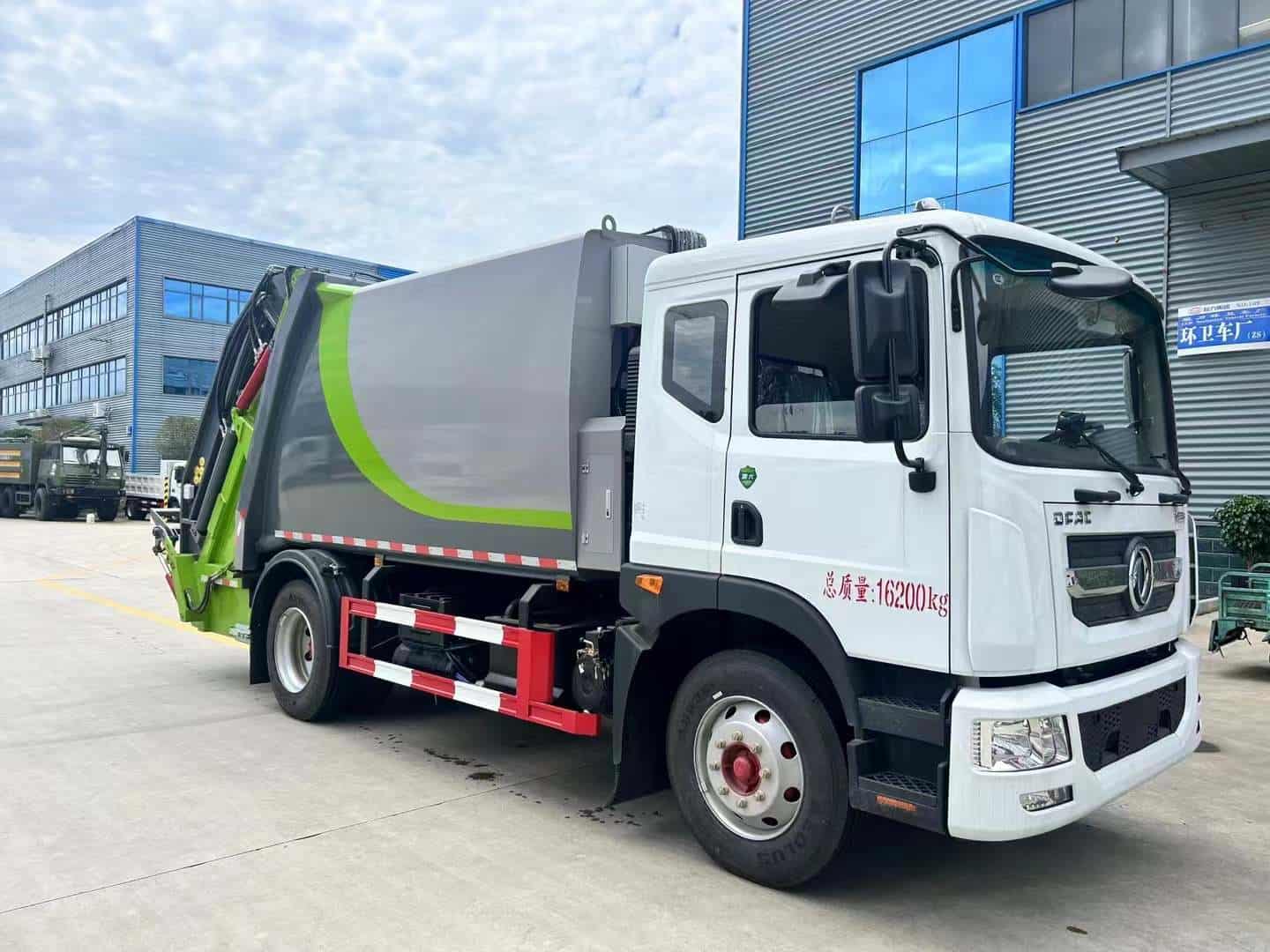 东风D9压缩垃圾车现车