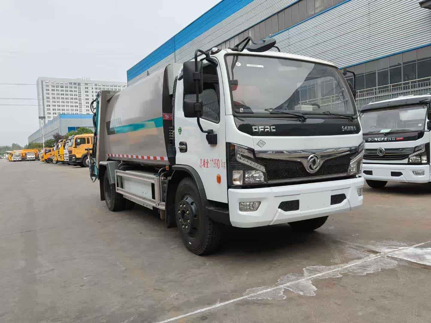 东风福瑞卡天然气10立方压缩垃圾车