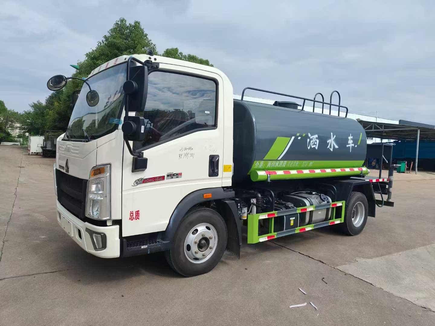 重汽豪沃5方洒水车
