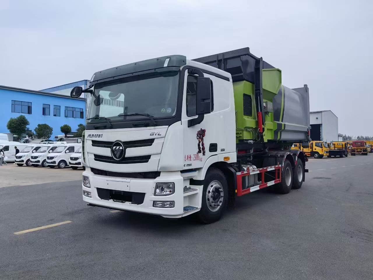 重载霸王欧曼GTL后双桥25吨勾臂垃圾车