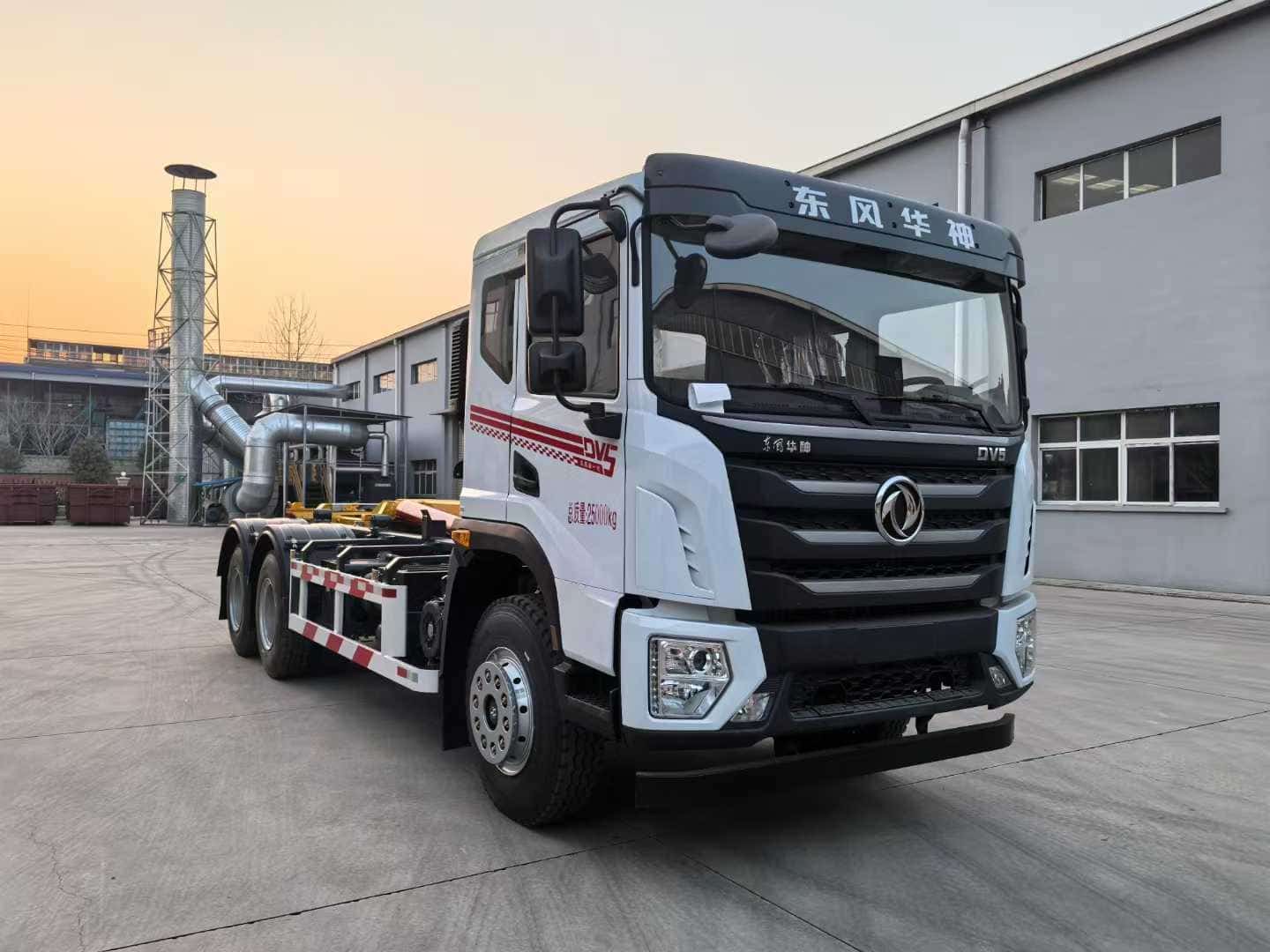 东风华神后双桥车厢可卸式垃圾车