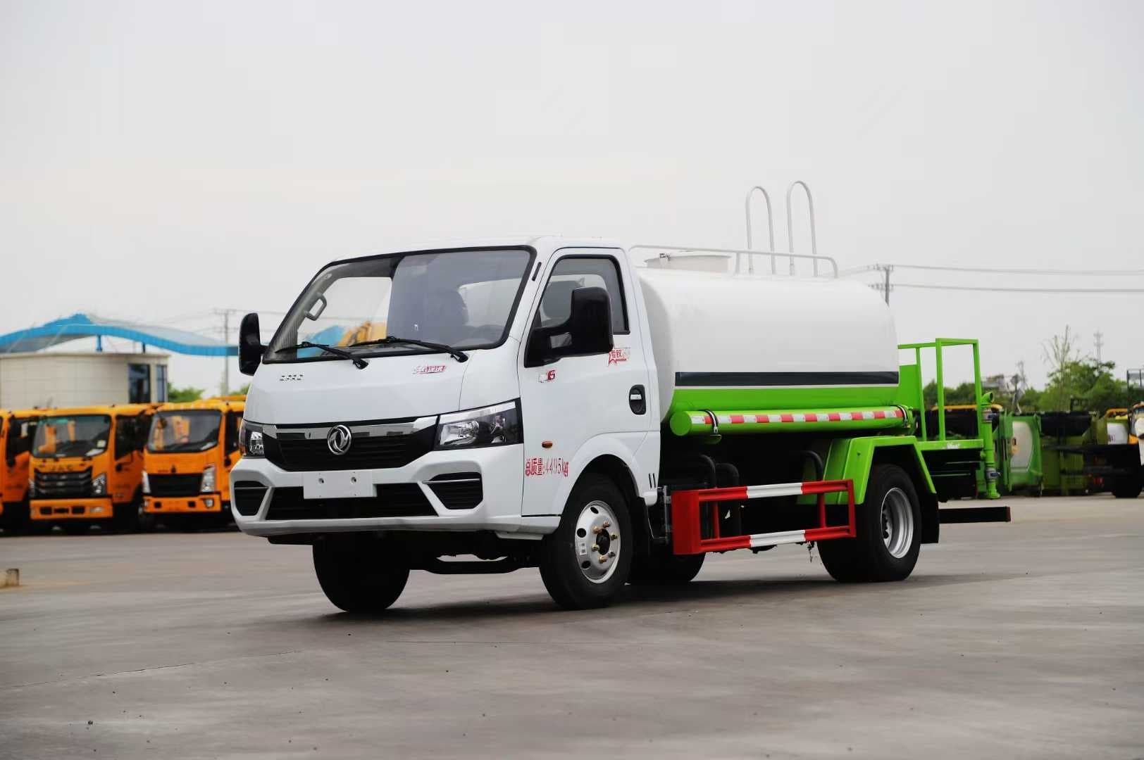 5方蓝牌东风途小卫洒水车路面养护车