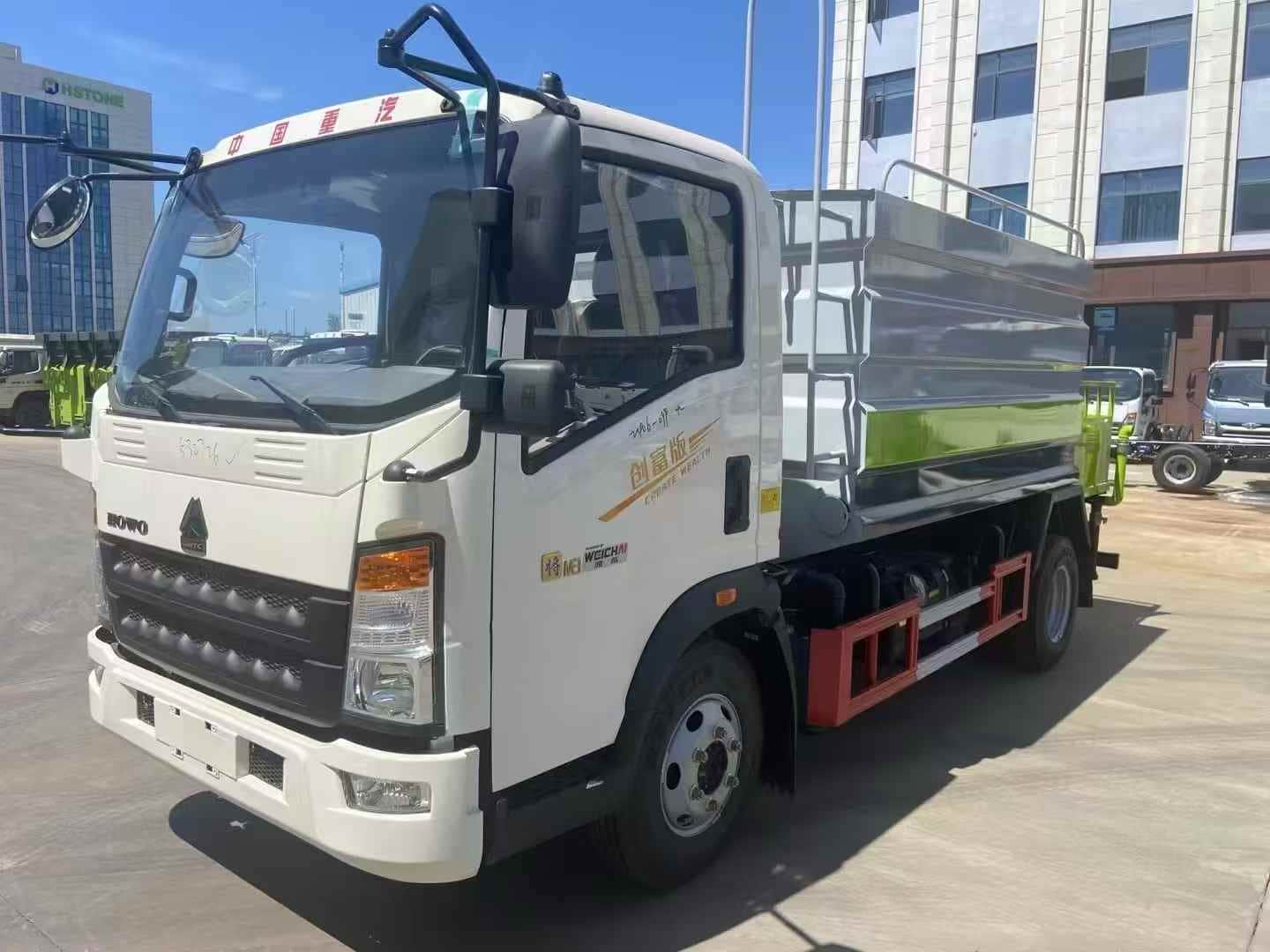 重汽豪沃轻卡7方蓝牌洒水车抑尘车