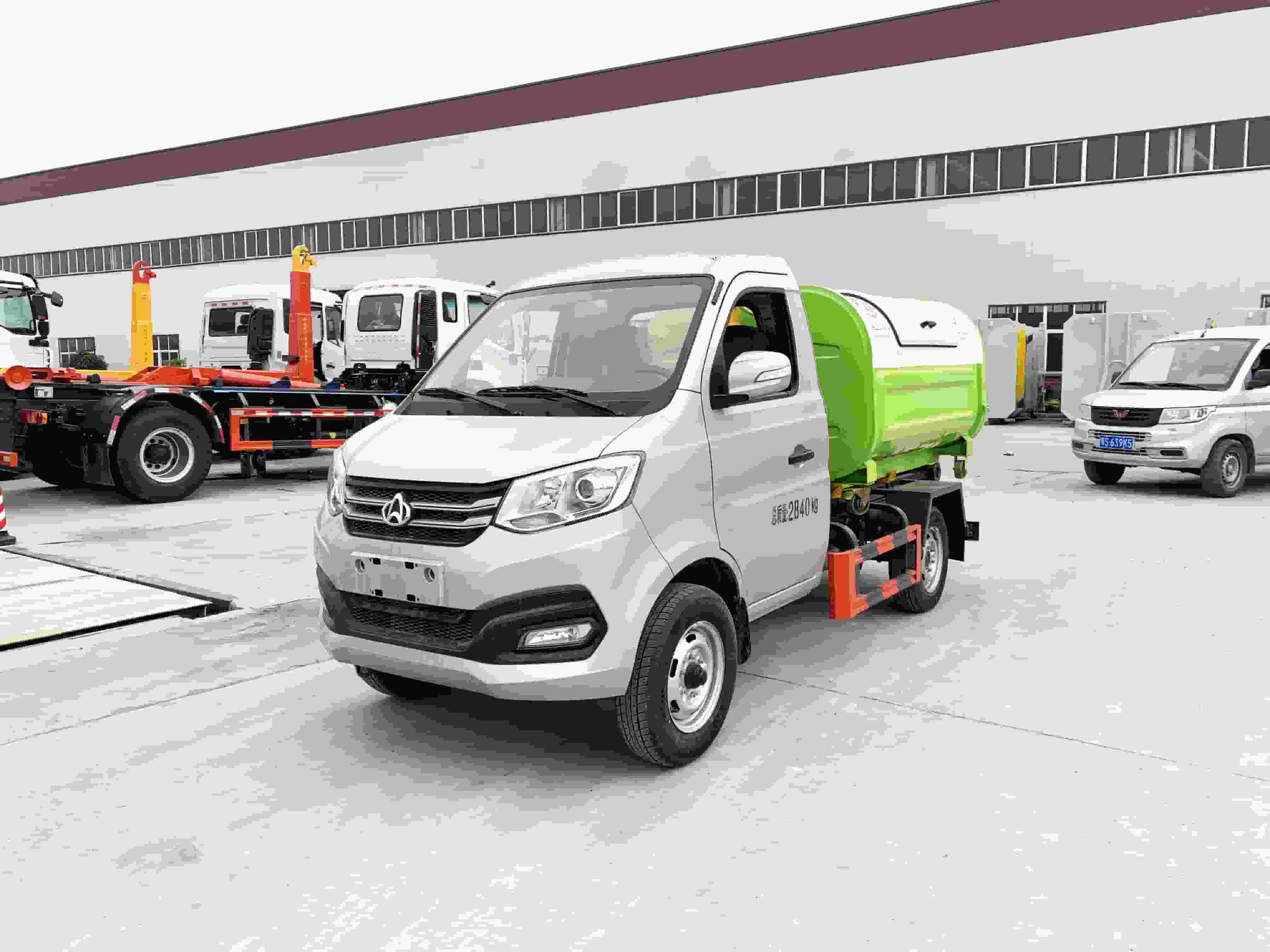 长安后单轮勾臂垃圾车1.5T