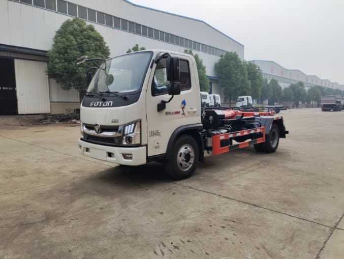 福田骁运S蓝牌勾臂垃圾车