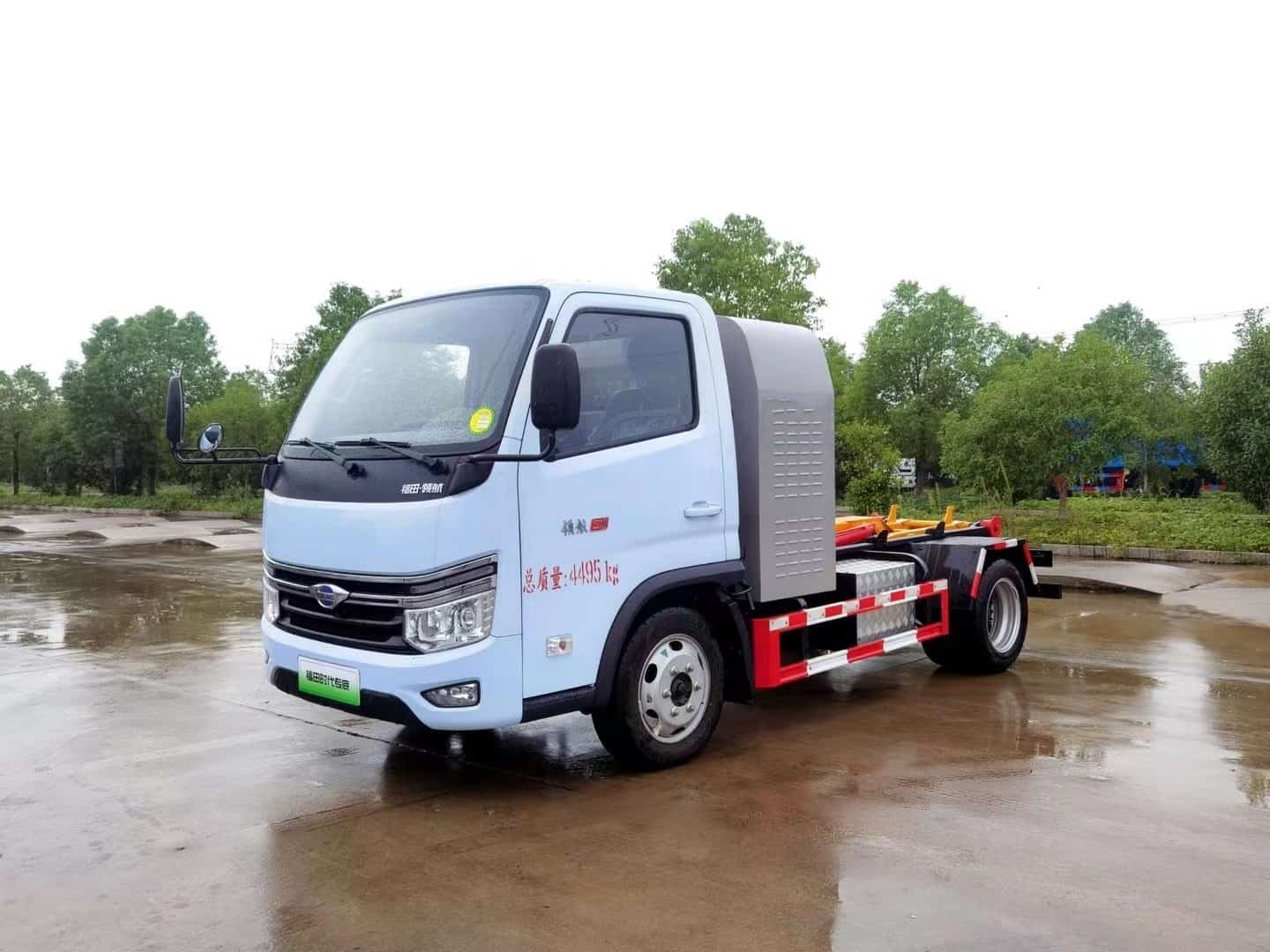 福田领航电动勾臂垃圾车