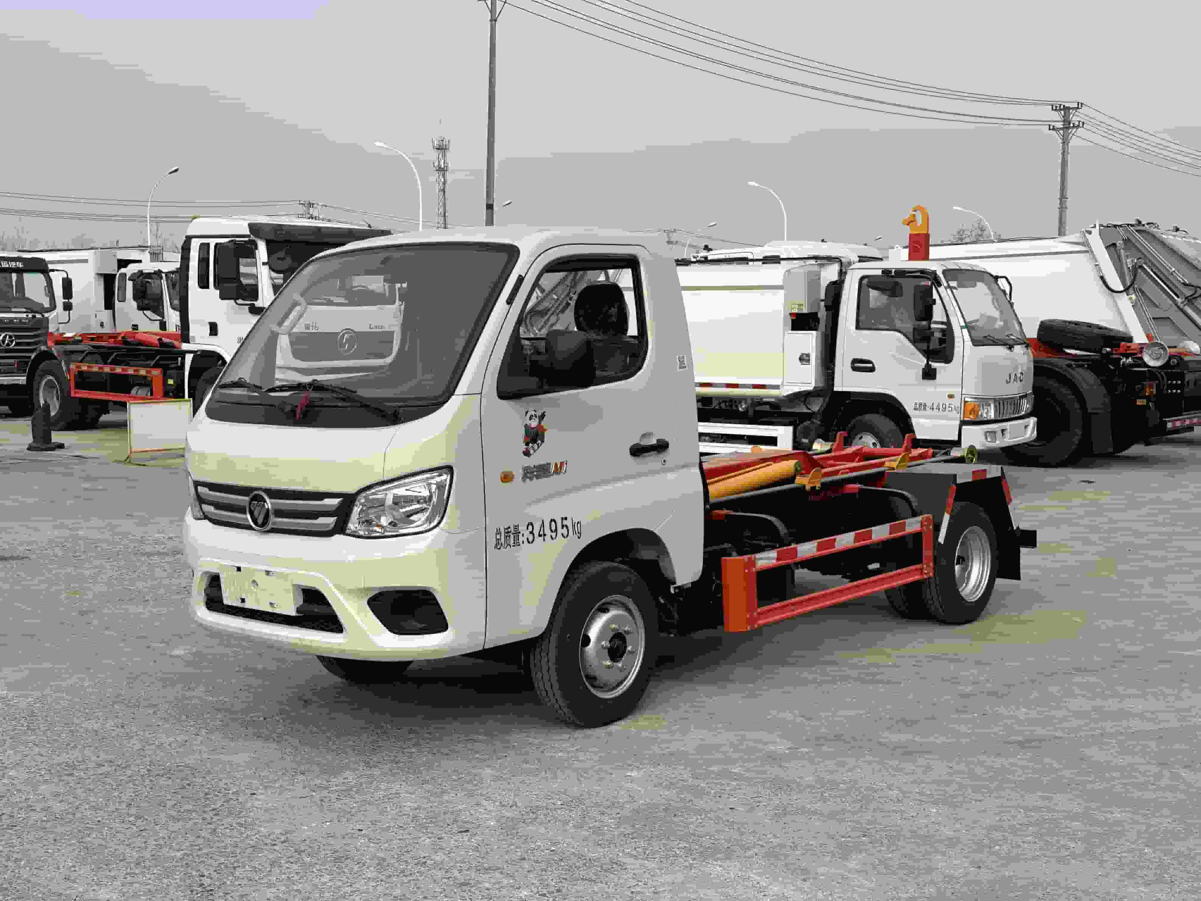 福田祥菱M1钩臂垃圾车