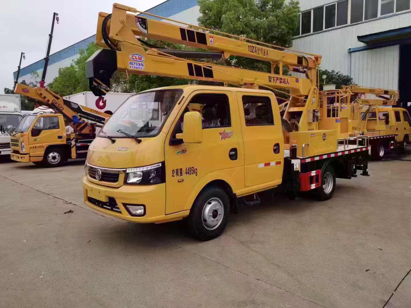 东风途逸13米蓝牌折臂高空作业车