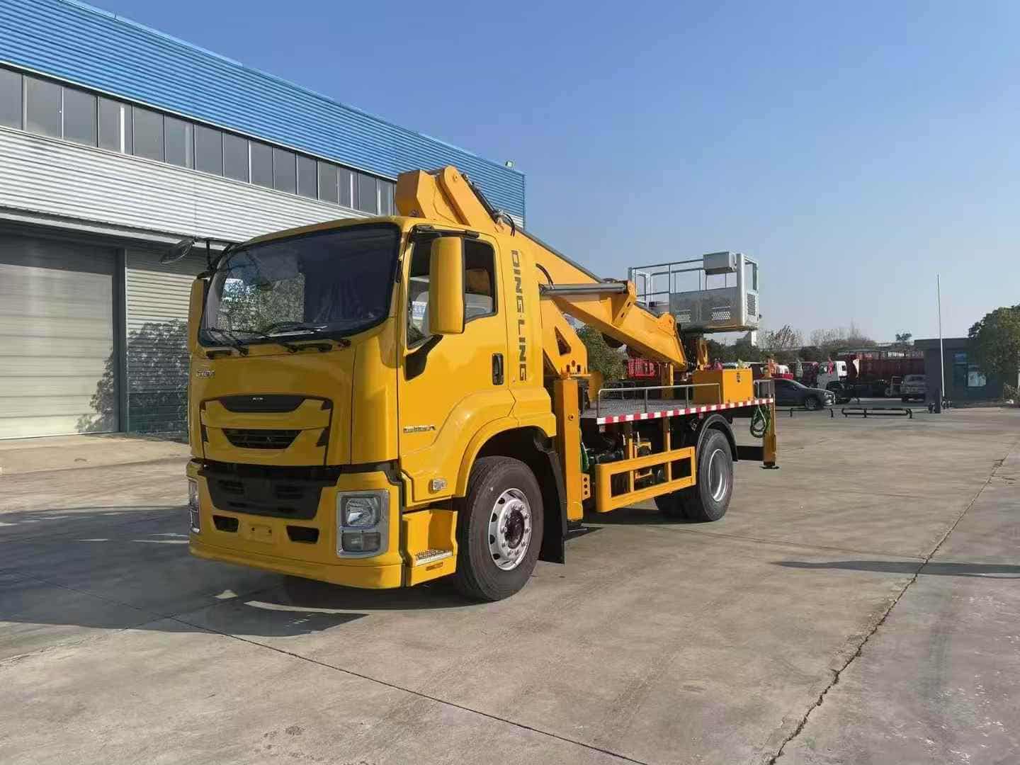 出口五十铃巨咖32米高空作业车