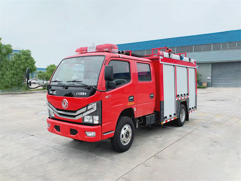 东风小多利卡水罐消防车