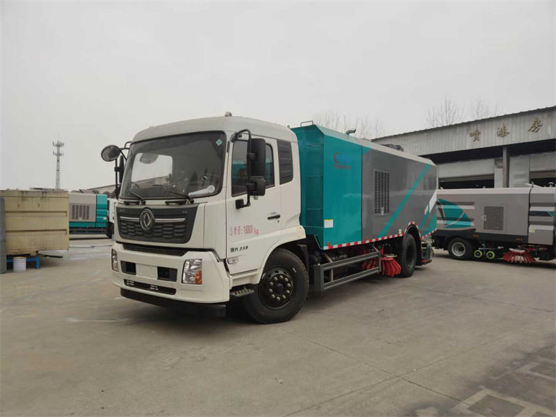 东风天锦干湿两用吸尘车