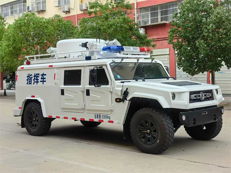 东风猛士动中通通讯指挥车
