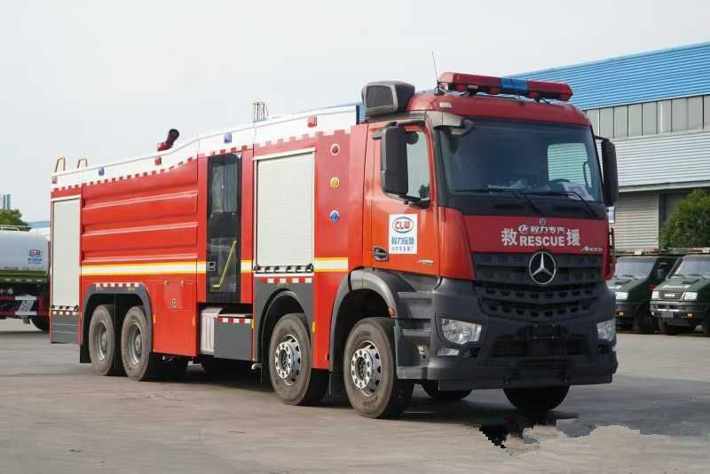 奔驰十八吨泡沫消防车