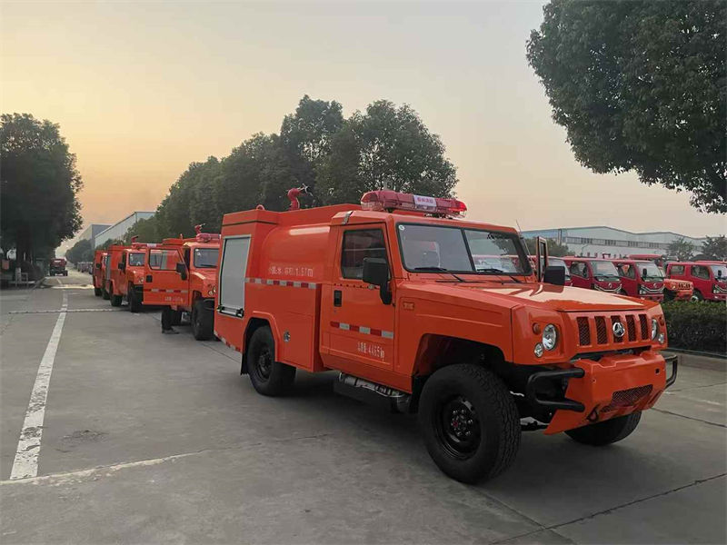 1.5吨消防水罐车