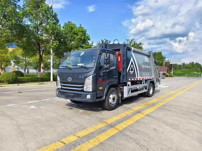 跃进纯电动压缩垃圾车