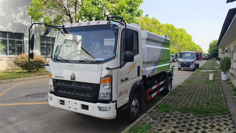 重汽豪沃7方蓝牌洒水车