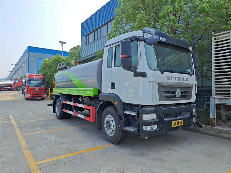 重汽汕德卡单桥洒水车