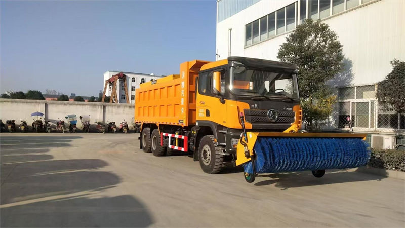 陕汽后八轮除雪车