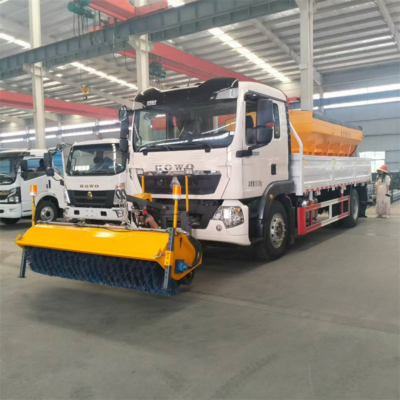 重汽豪沃18吨除雪车