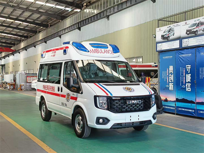 福顺短轴中高顶监护型救护车