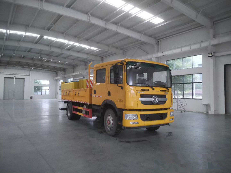 ​东风多利卡D9双排100K防撞缓冲车