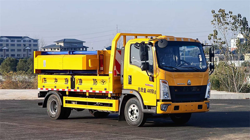 重汽蓝牌100K防撞缓冲车