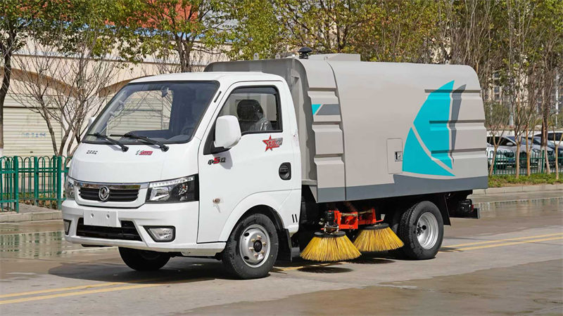 蓝牌东风途逸扫路车