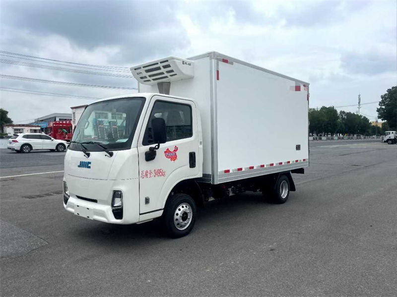 江铃纯电3.7米小卡冷藏车