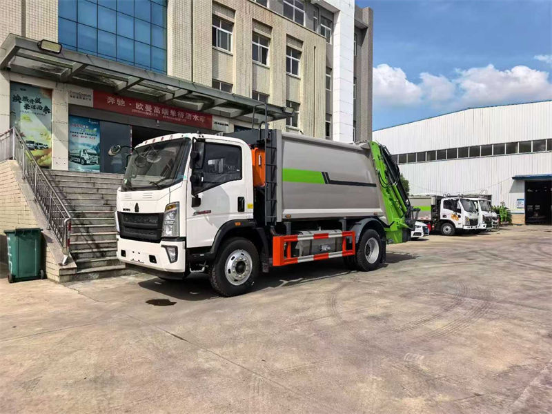 重汽豪沃12方压缩垃圾车