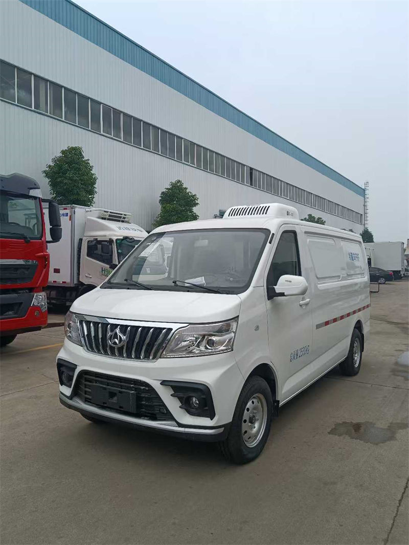 长安睿行M80面包冷藏车