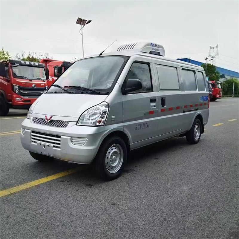 五菱荣光汽油面包冷藏车国六B排放