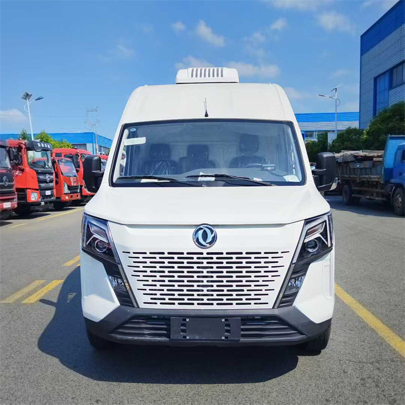 东风御风V9（长轴高顶）柴油面包冷藏车