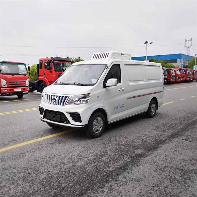 长安睿行EM80纯电动面包冷藏车