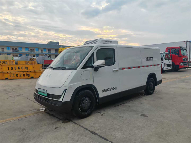 福田卡文纯电动面包冷藏车