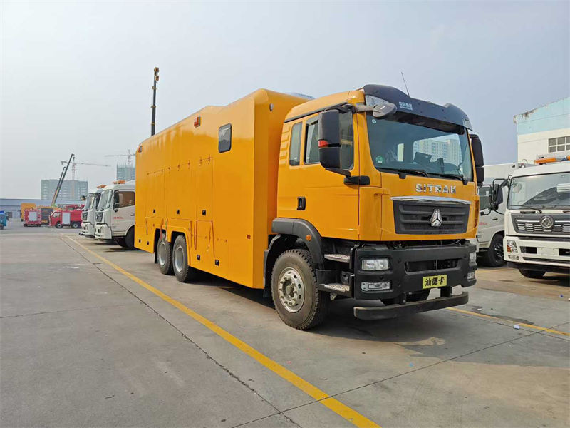 重汽汕德卡后双桥大流量排水抢险车